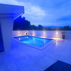 apartment-eduarda.primorje-gorskikotar.com/